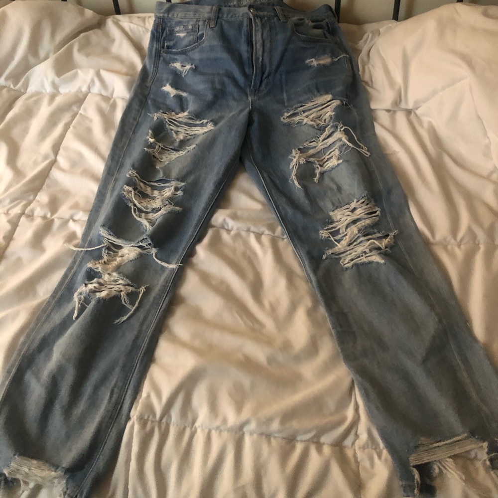 Distressed American eagle mom jeans